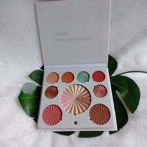 Ofra Good to go palette Eyeshadows, Highlighters, bronzer, blush palette